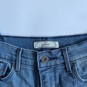 Levi’s Women’s (Size 4) Light-wash Blue Jeans Capris